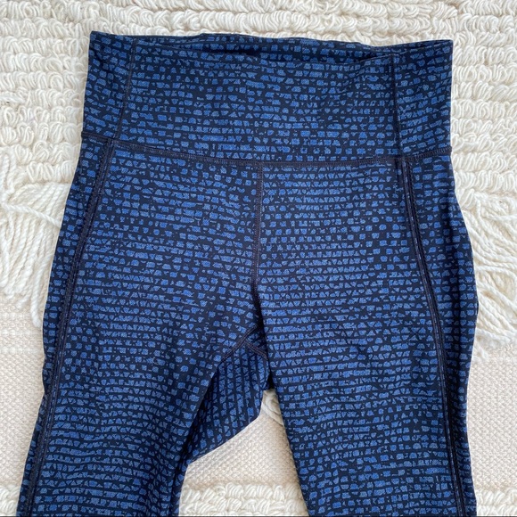 LULULEMON navy and black Shatter Weave Pace Rival crop leggings 6 - Picture 2 of 10